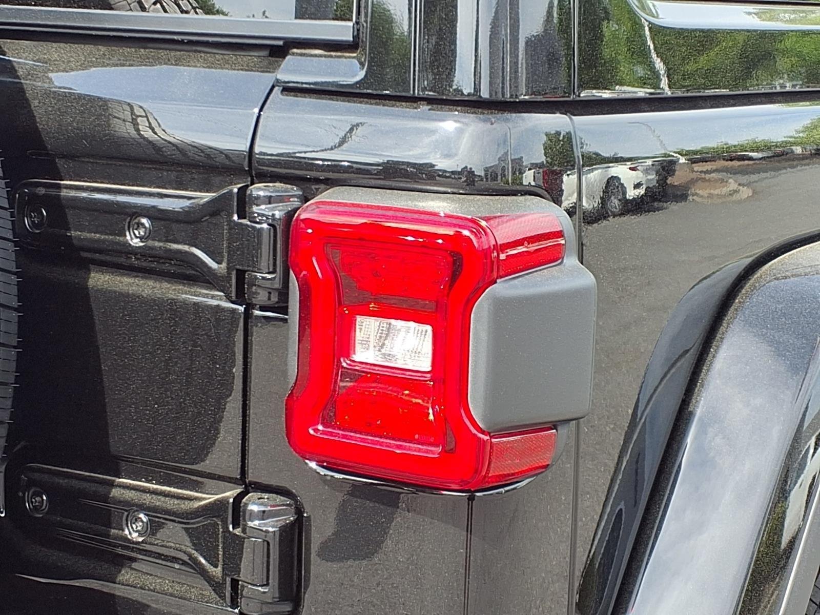 New 2026 Black Clear-Coat Exterior Paint Jeep Sahara image 16