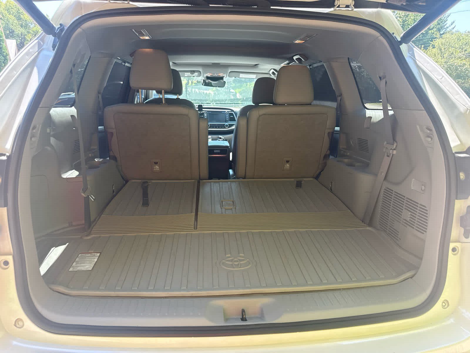 Used 2019 Blizzard Pearl Toyota XLE image 7