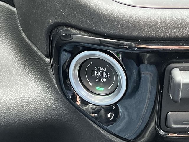 Used 2025 Black GMC SLT image 33
