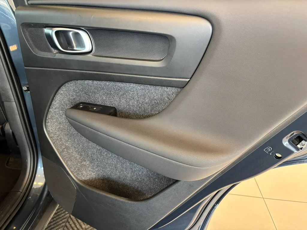Used 2022 Blue Volvo Momentum image 29