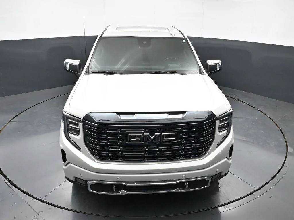 Used 2022 White GMC Denali Ultimate image 43