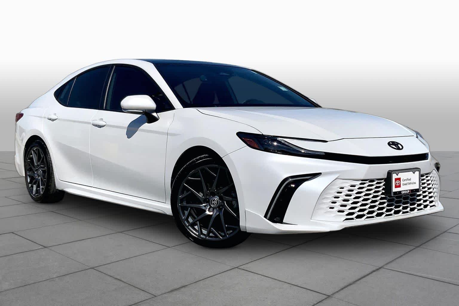 Used 2025 Wind Chill Pearl Toyota XSE image 3