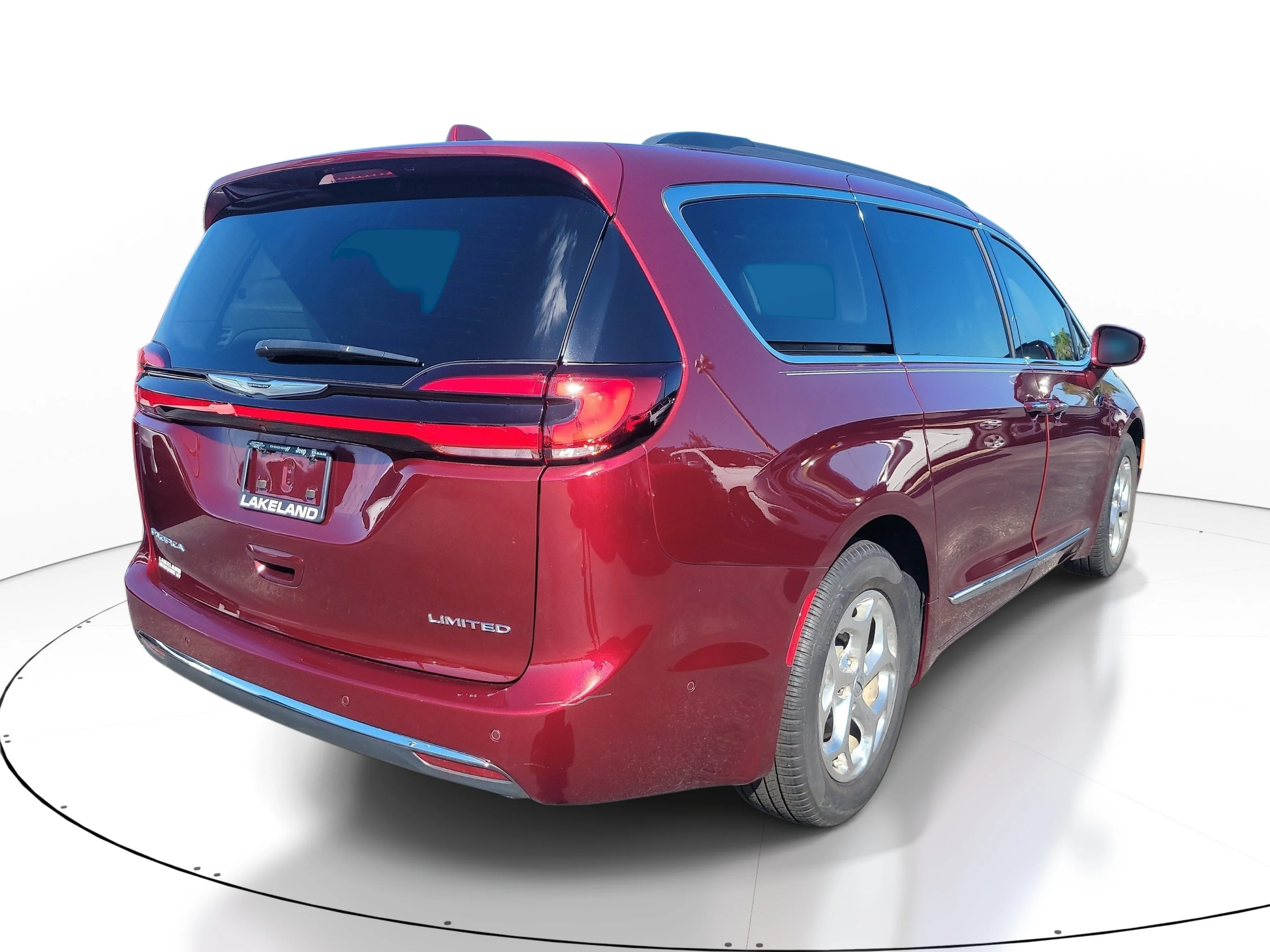 Used 2022 Velvet Red Pearlcoat Chrysler Limited image 4