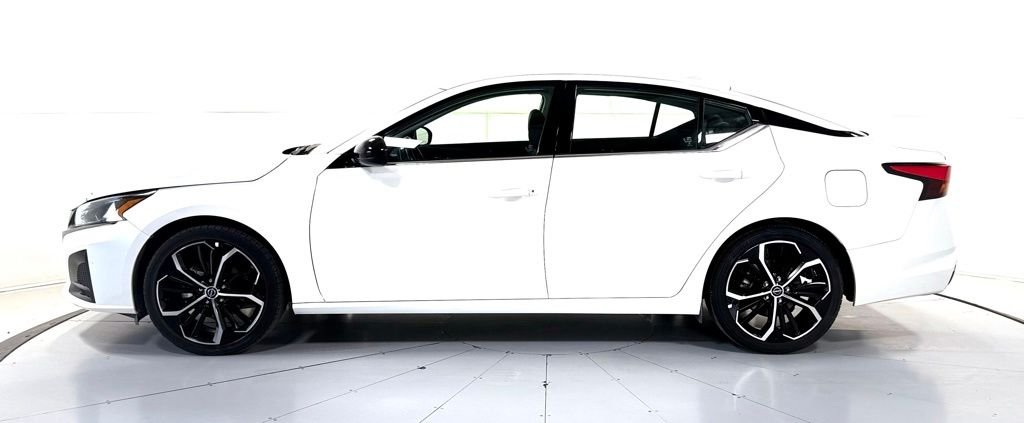 2024 Nissan Altima SR - Photo 7
