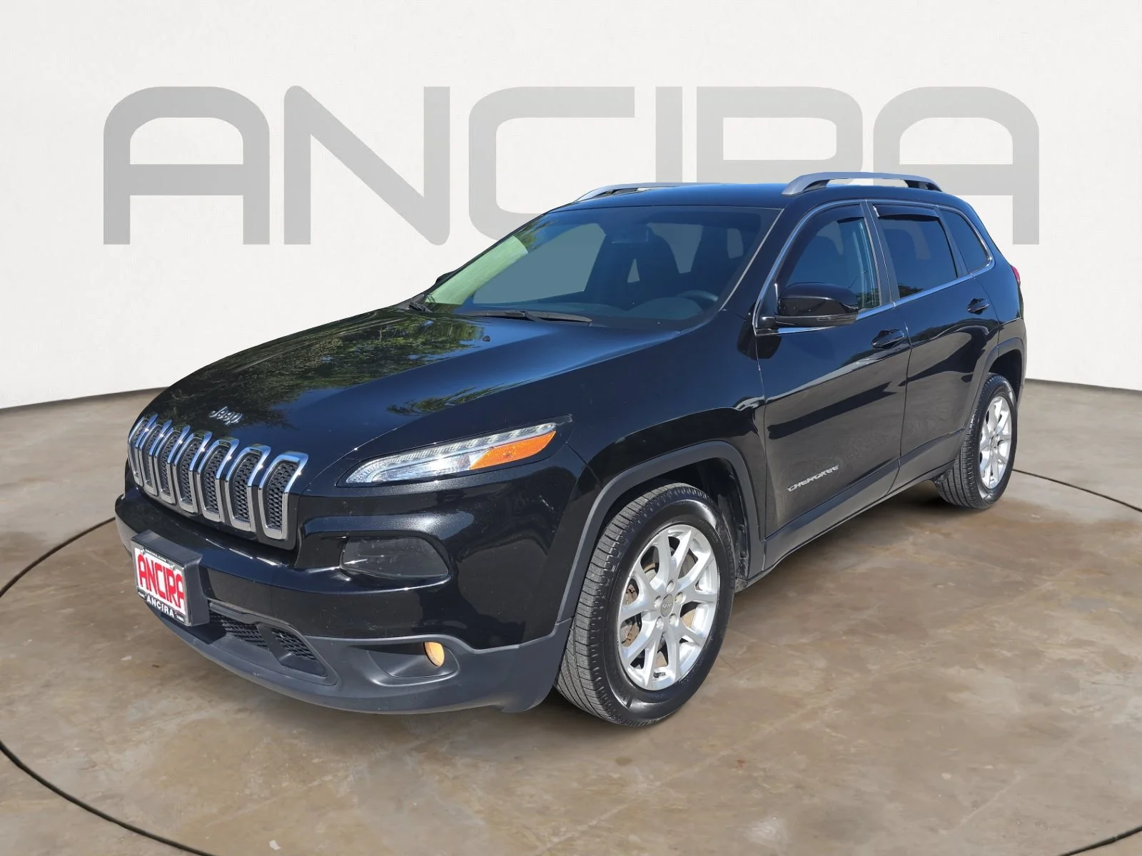 Used 2016 Brilliant Black Crystal Pearlcoat Jeep Latitude image 6
