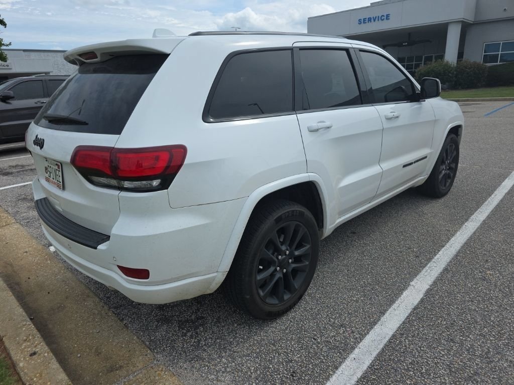 Used 2021 White Jeep Laredo X image 14