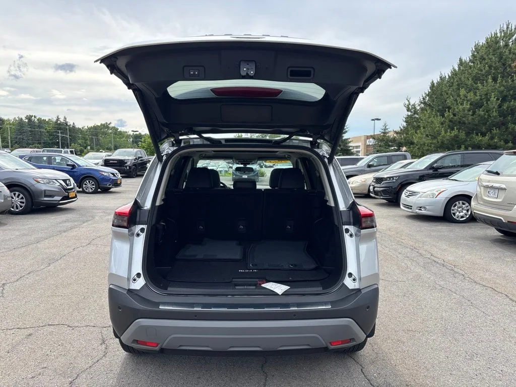Used 2023 Silver Nissan SV image 7