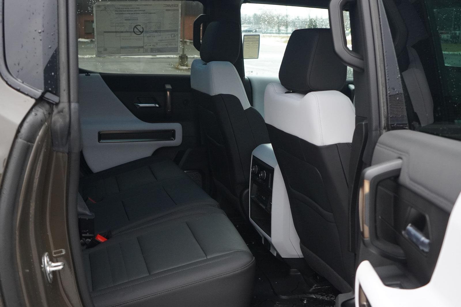 New 2024 Deep Aurora Metallic (Dark Bronze) GMC 2X image 31