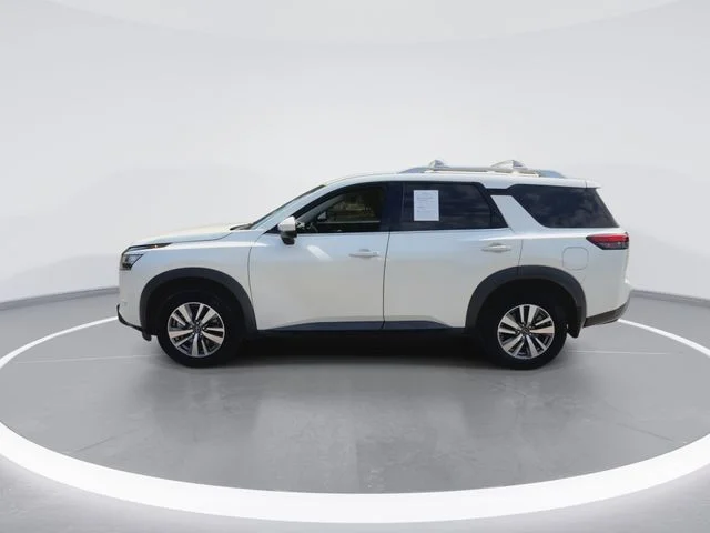 Used 2023 White Nissan SL image 7