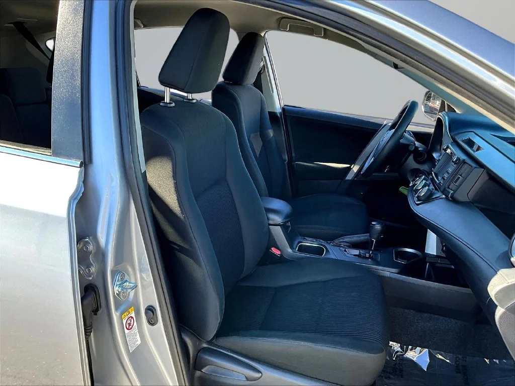 Used 2016 Silver Toyota LE image 30
