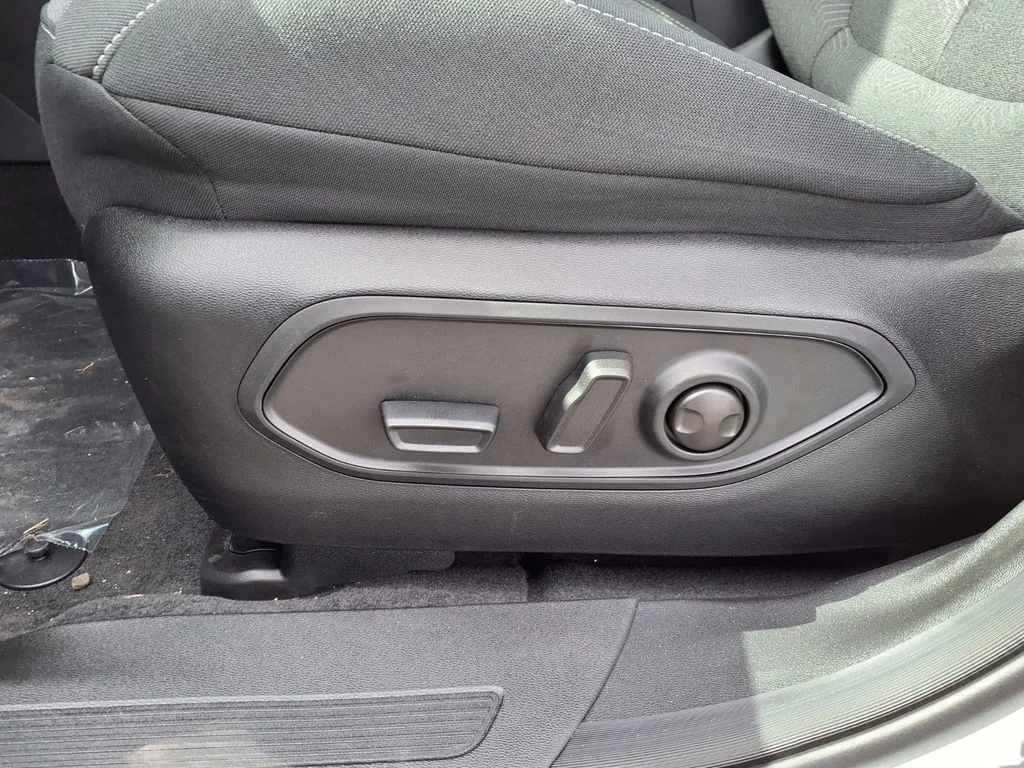 New 2026 Bright White Clearcoat Jeep Laredo image 23