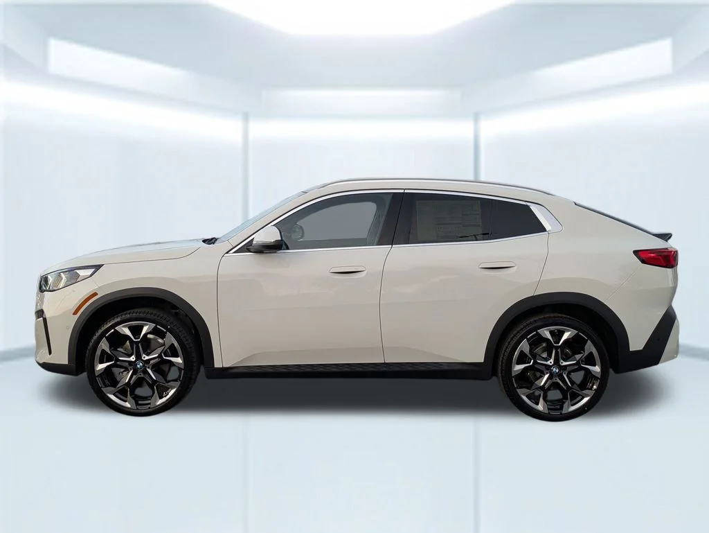 New 2026 White BMW xDrive28i image 2