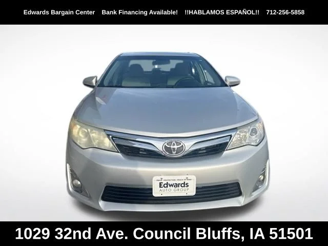 Used 2014 Silver Toyota XLE image 2