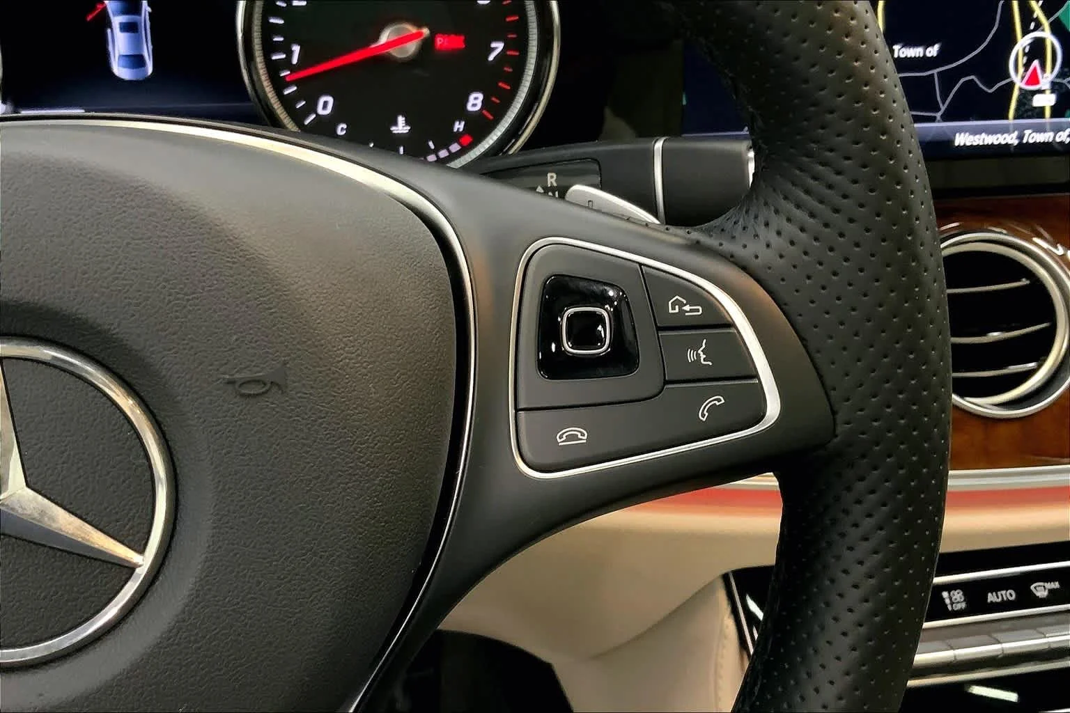 Used 2018 Polar White Mercedes-Benz E 300 image 24