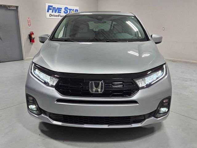Used 2025 Silver Honda Touring image 2