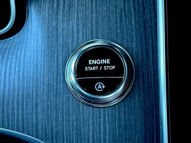 New 2026 MANUFAKTUR Moonlight White Metallic Mercedes-Benz C 300 image 21