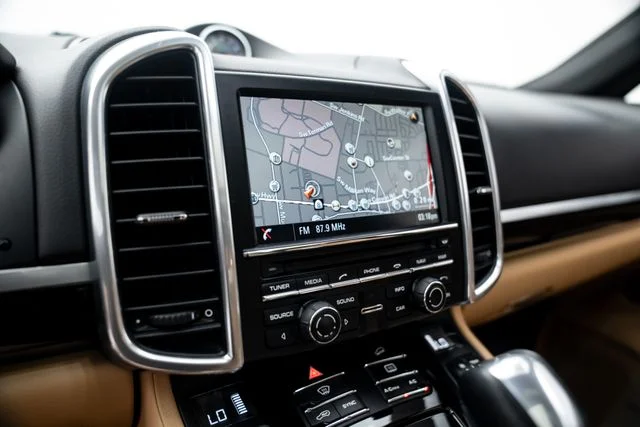 Used 2014  Porsche Diesel Platinum Edition image 28