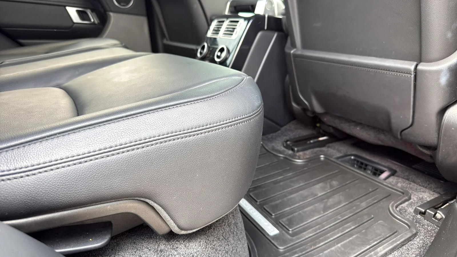 Used 2019  Land Rover 3.0L V6 Supercharged image 23