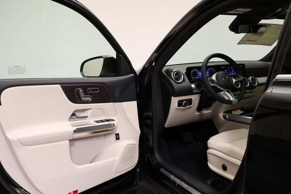 Used 2026 Night Black Mercedes-Benz GLB 250 image 37