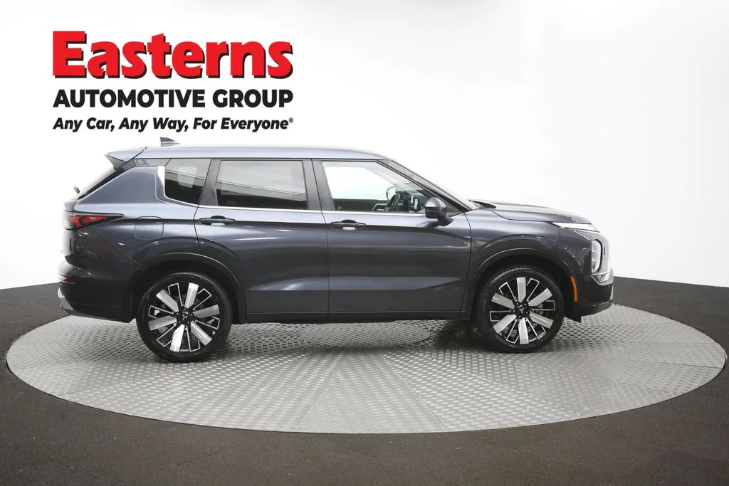 Used 2025 Gray Mitsubishi SE image 45