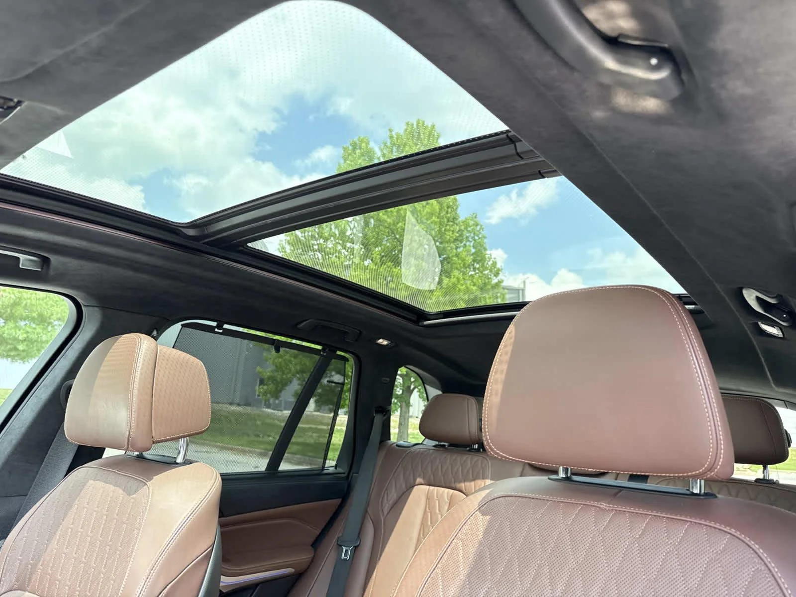 Used 2022 Tanzanite Blue II Metallic BMW M50i image 8