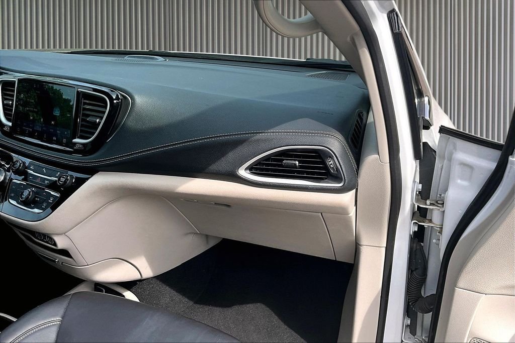 Used 2023 White Chrysler Touring L image 17