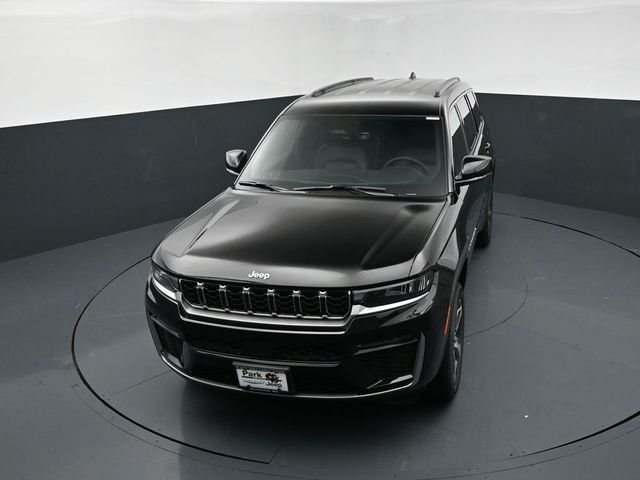 New 2026 Diamond Black Crystal Pearl-Coat Exterior Paint Jeep Limited image 13