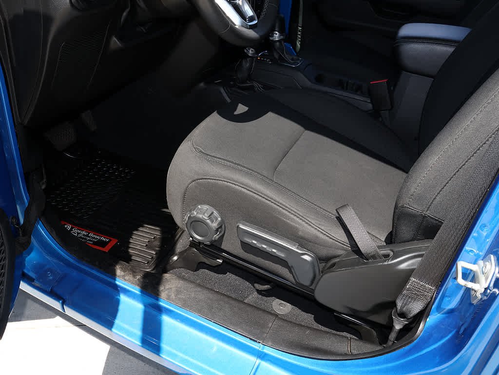2023 Jeep Wrangler 4-Door Sahara - Photo 27