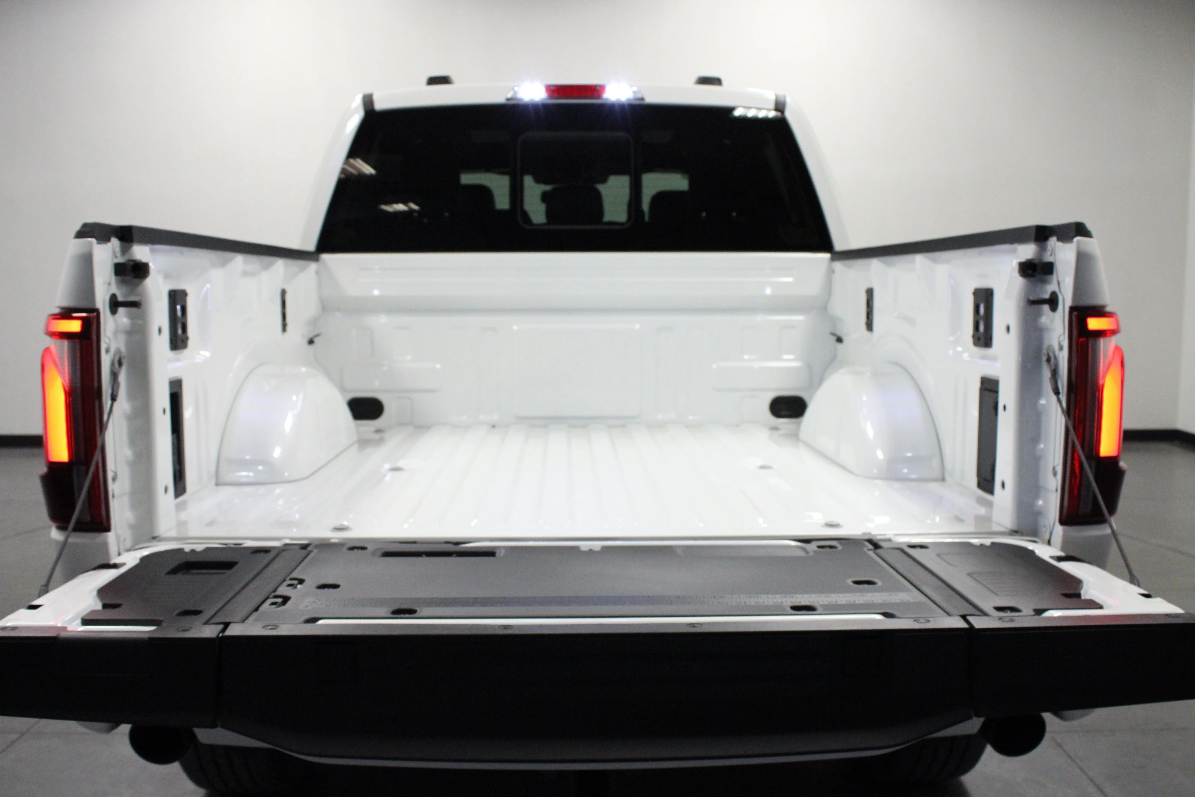 New 2026 Star White Metallic Tri-Coat Ford Lariat® image 15
