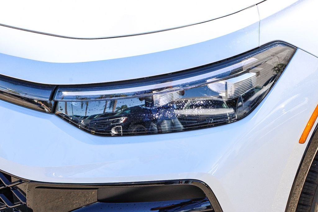 New 2026 White Volkswagen SE R-Line Black image 4