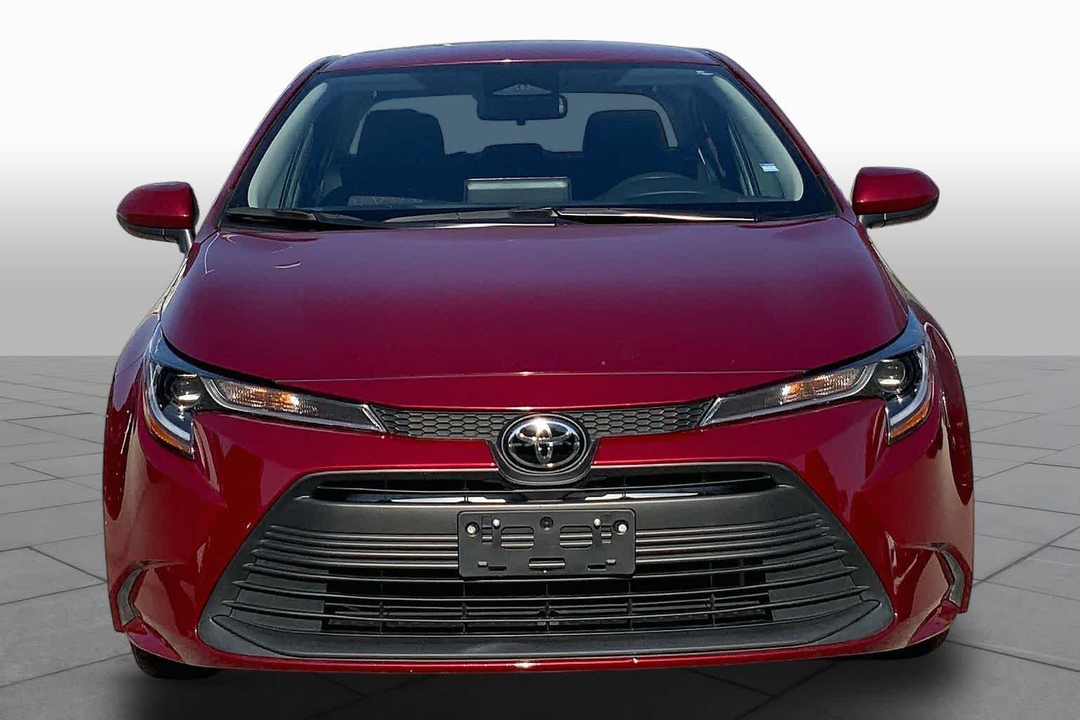Used 2025 Ruby Flare Pearl Toyota LE image 4