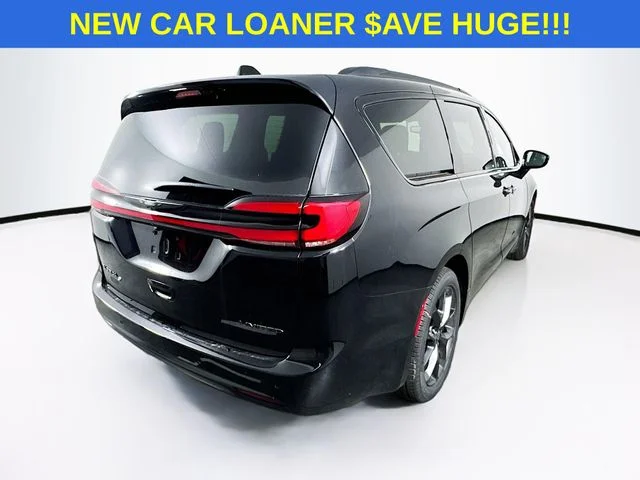 New 2026 Diamond Black Crystal Pearl-Coat Exterior Paint Chrysler Limited image 7