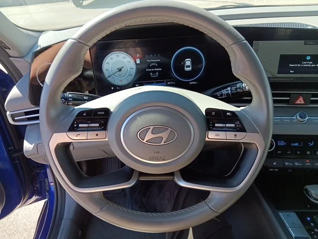 Used 2025 Blue Hyundai SEL Convenience image 13