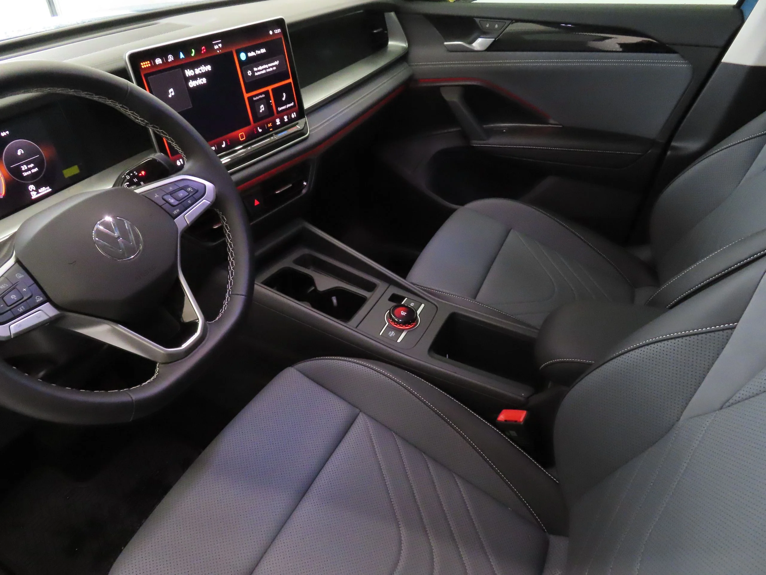 2025 Volkswagen Tiguan SE - Photo 19