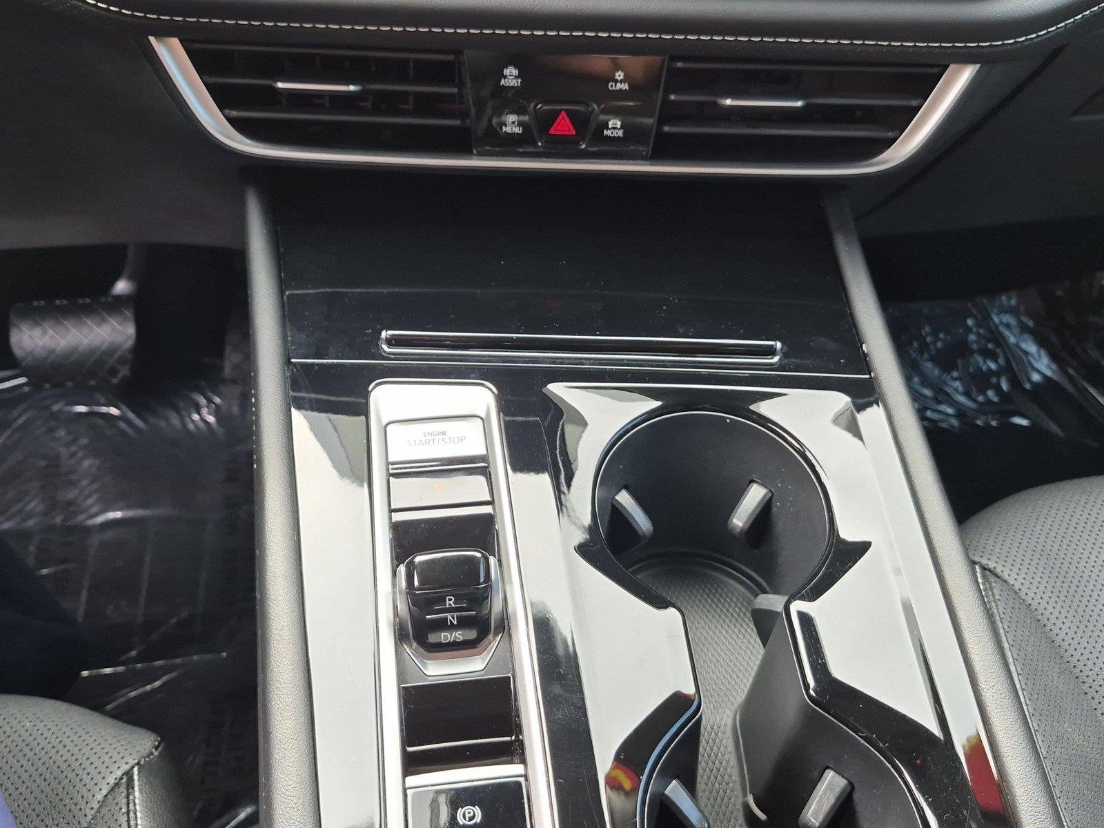 Used 2024  Volkswagen 2.0T SE w/Technology image 25