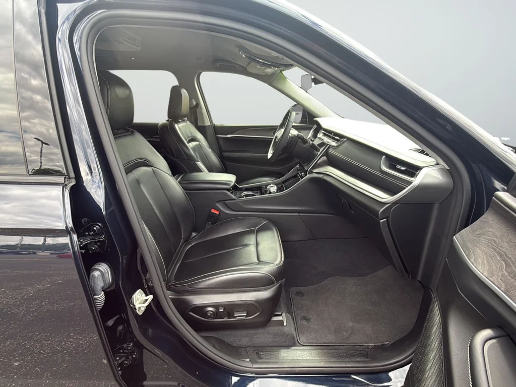 Used 2023 Black Jeep Limited image 9