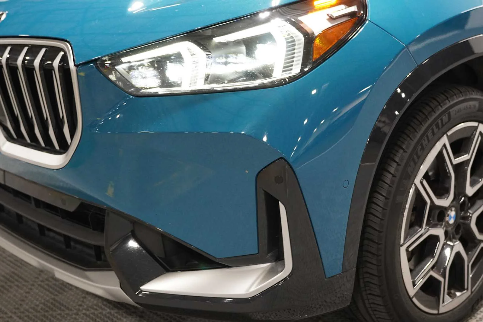 Used 2024 Blue Bay Lagoon Metallic BMW xDrive28i image 7