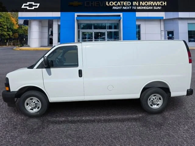 New 2026 Summit White Chevrolet WT image 8