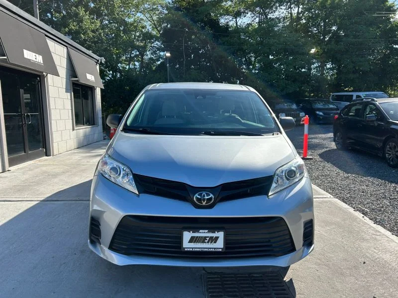 Used 2019 Silver Toyota L Minivan 4D image 15