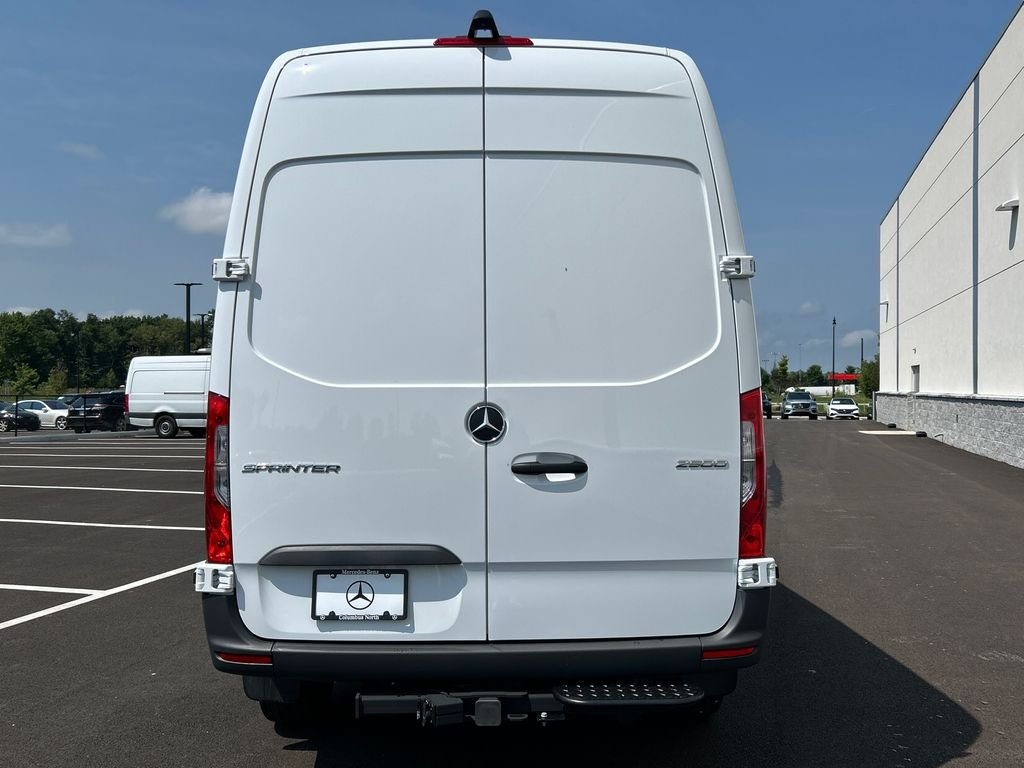 New 2026 Arctic+White Mercedes-Benz Cargo 144 WB image 6