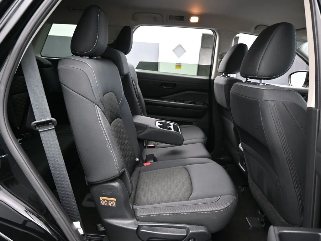 2025 Nissan Pathfinder SV - Photo 43