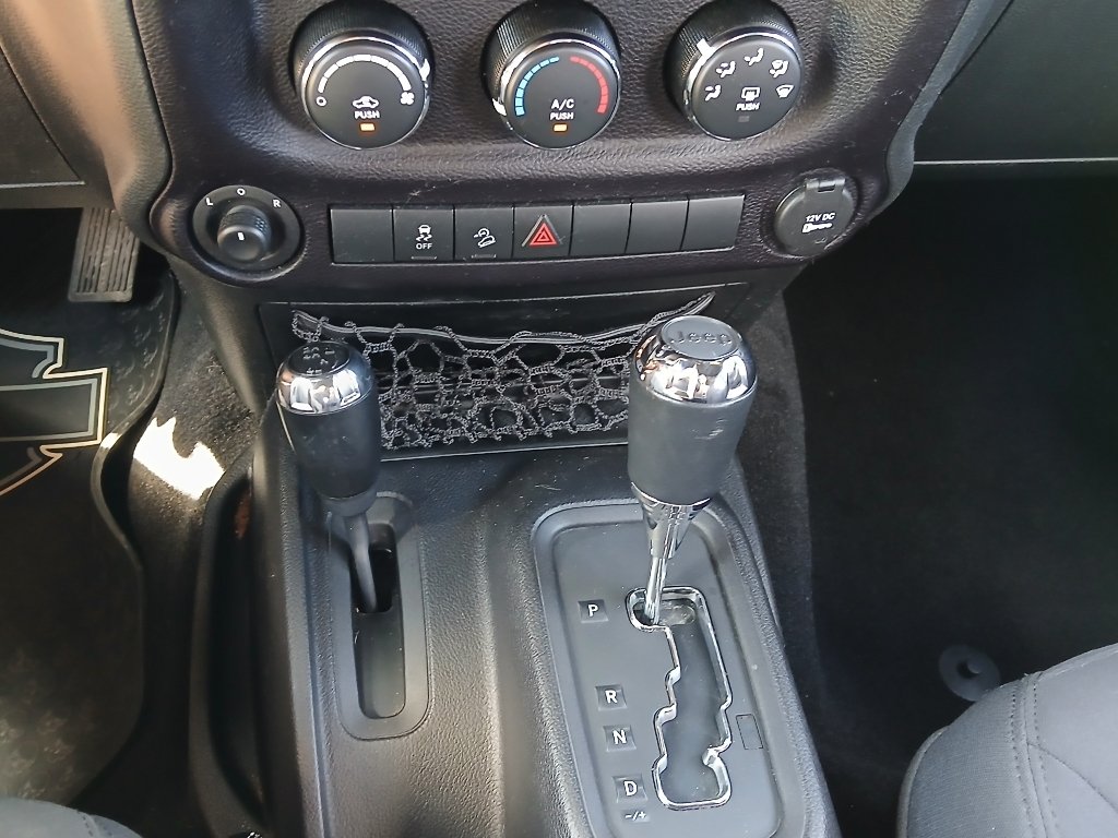 Used 2015 Black Clearcoat Jeep Sport image 16