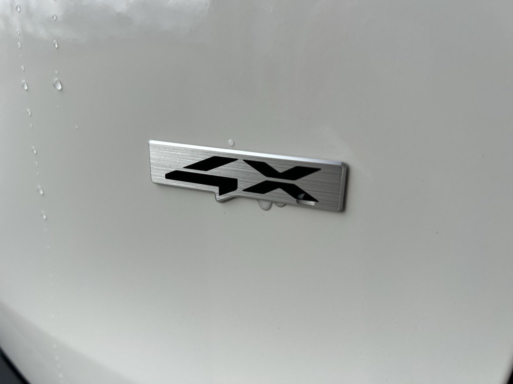 New 2026 Clear White / Black Roof Kia S image 9