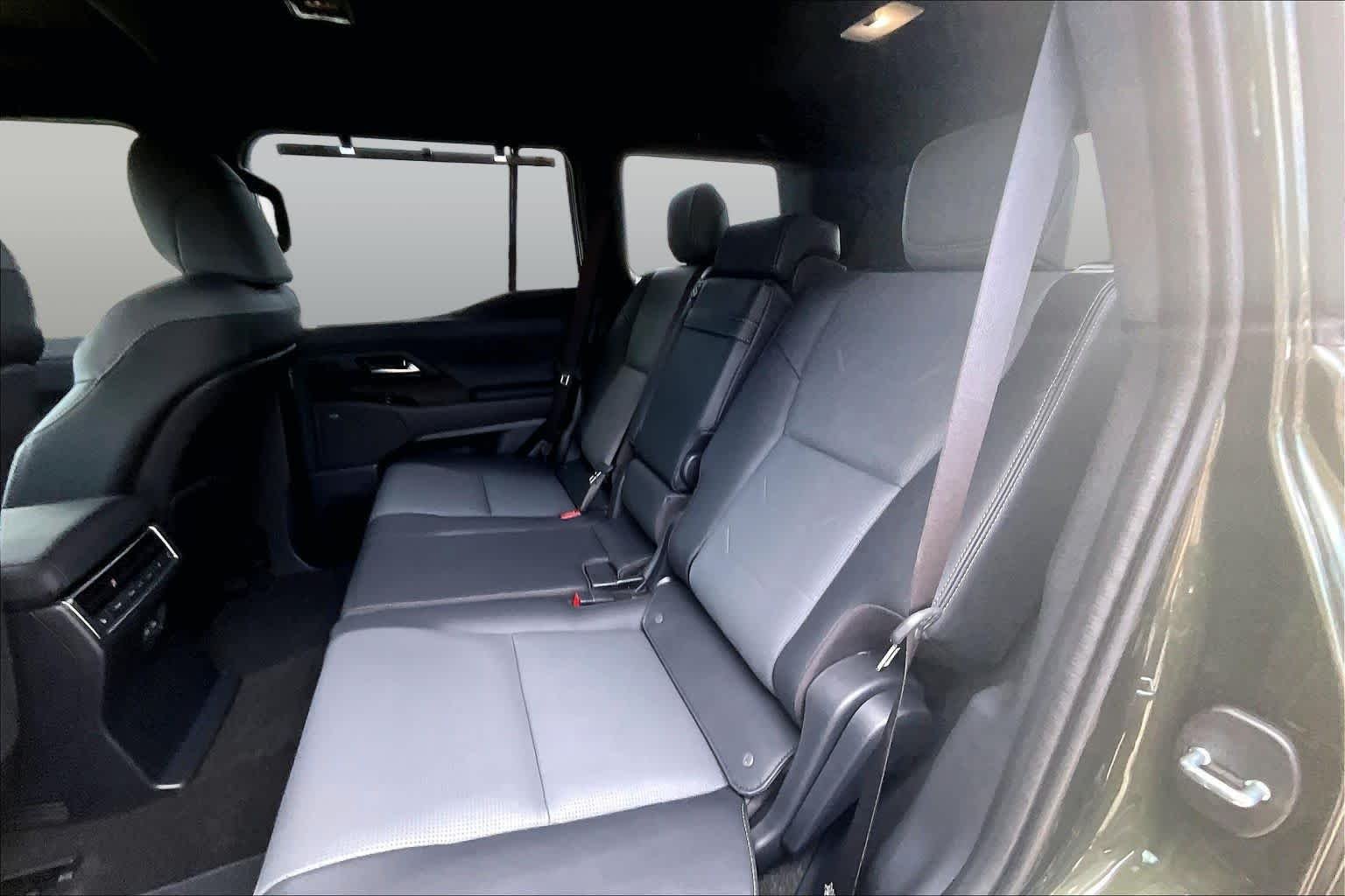 Used 2026 Nori Green Pearl Lexus Luxury image 22
