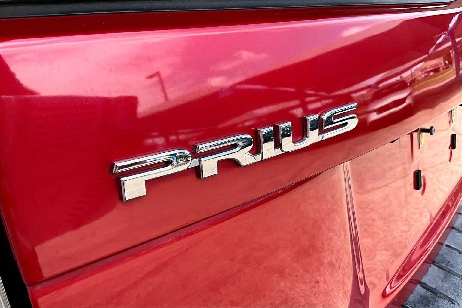 Used 2015 Barcelona Red Metallic Toyota Four image 31