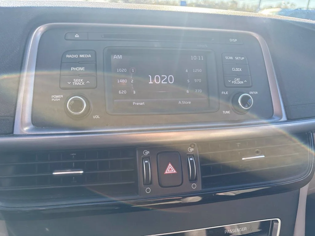 Used 2017 Purple Kia LX image 19