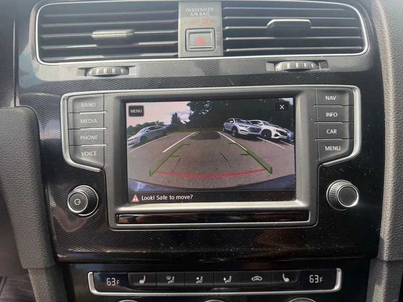 Used 2017  Volkswagen Autobahn image 12