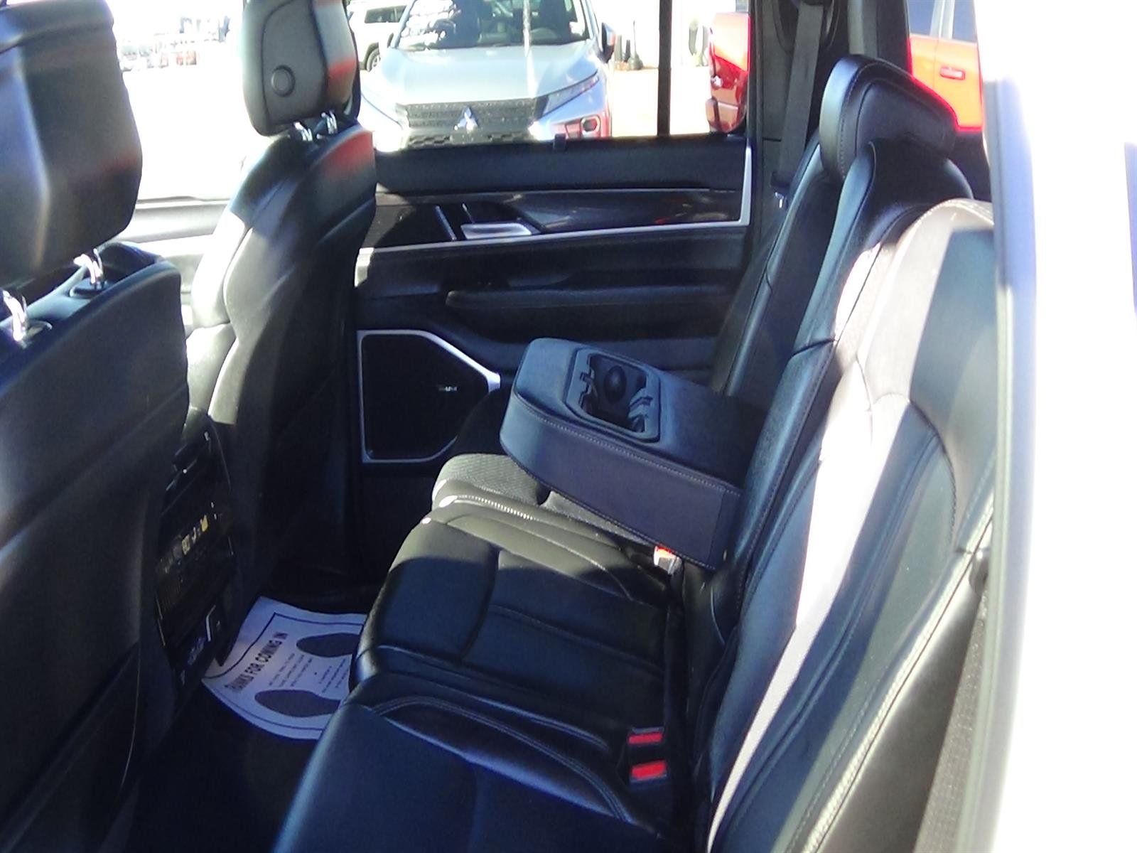Used 2025 Bright White Clear Coat (pw7) Jeep Series II image 11