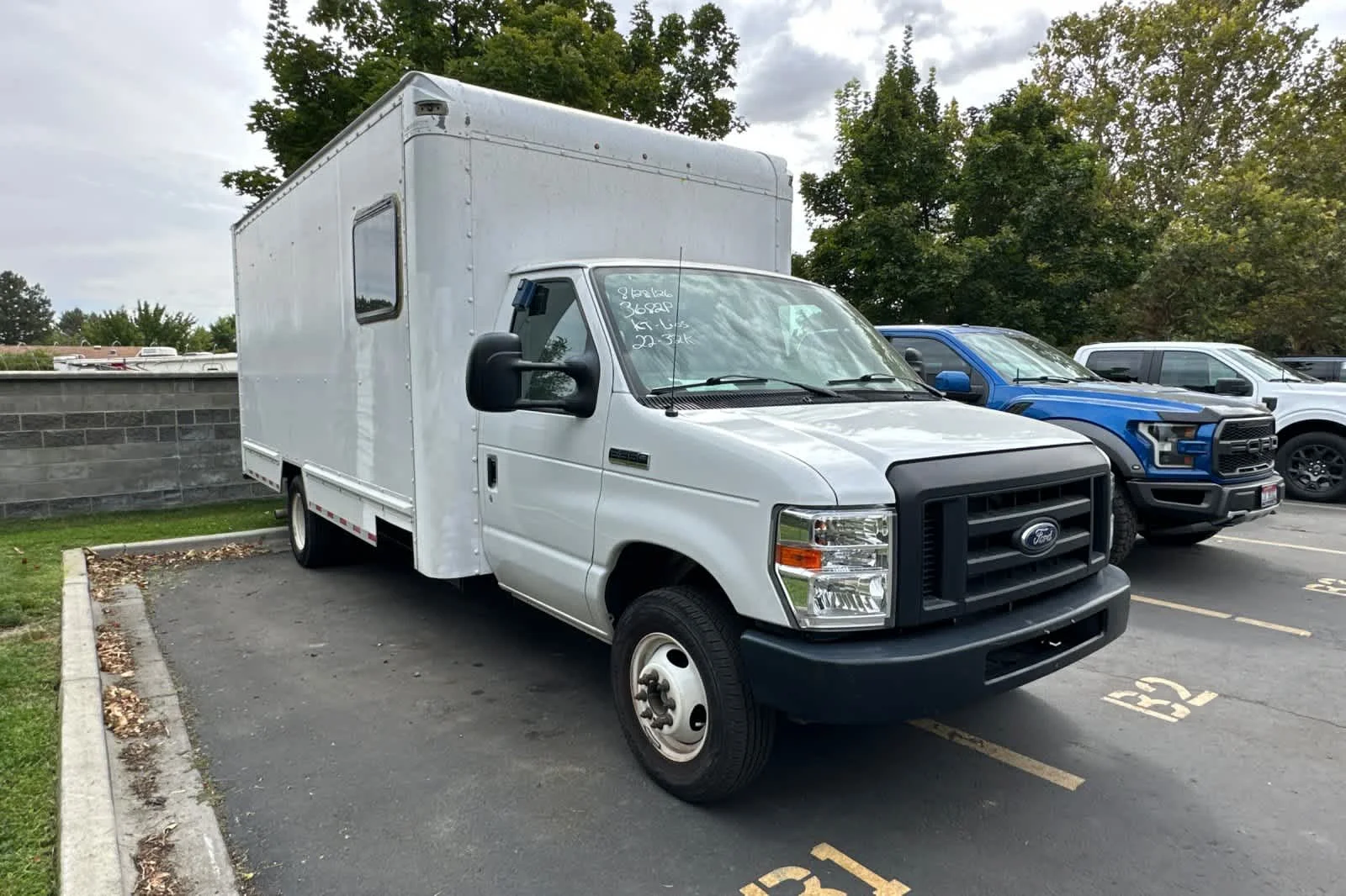Used 2022 Oxford White Ford  image 3