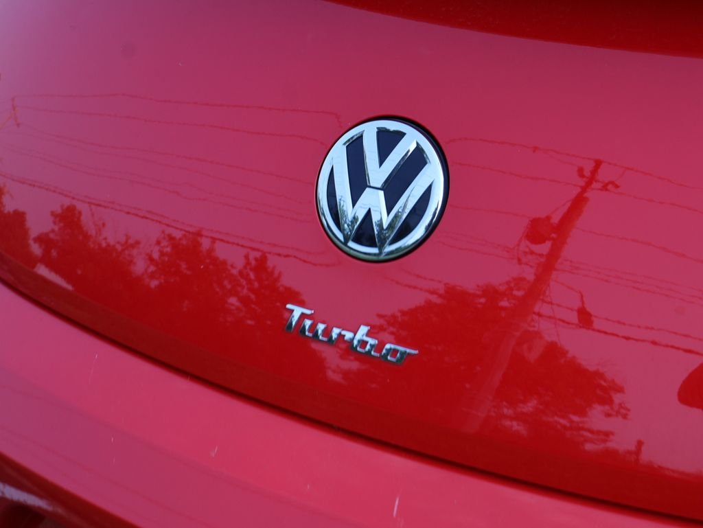 Used 2016 Red Volkswagen 1.8T SE image 8